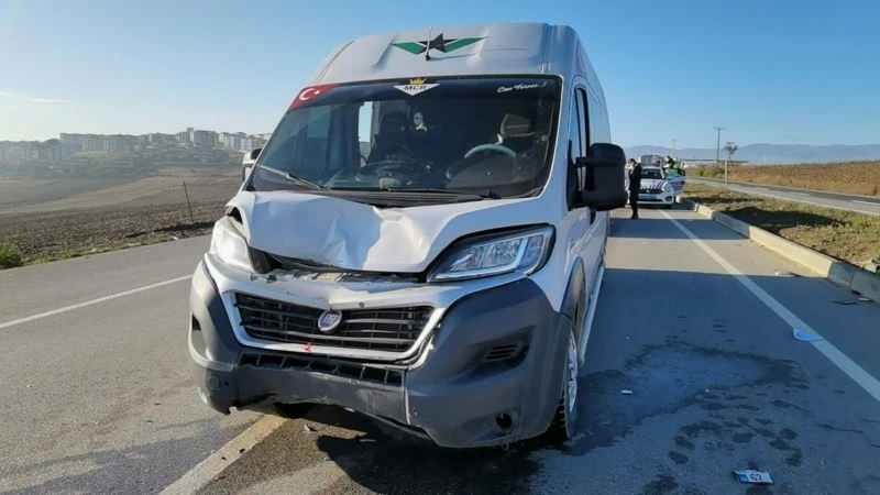 Yoldan geçen sağlıkçının kurtardığı adam hayata tutunamadı
