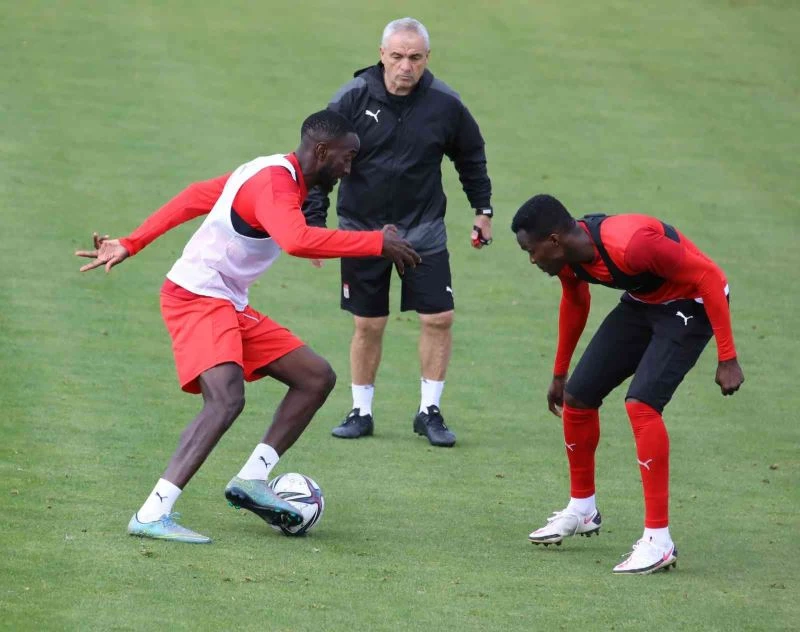 Sivasspor, Adana Demirspor maçına yoğun tempoda hazırlanıyor
