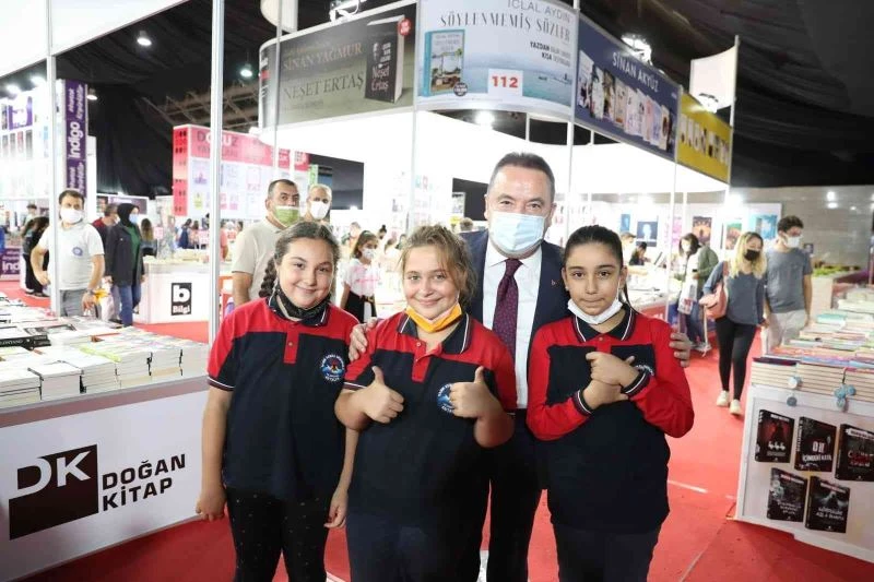 Kitap Fuarı’nda kitapsever ve yazar buluşmaları sürüyor
