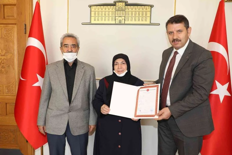 Dolandırılan şehit annesi yuvasına kavuştu
