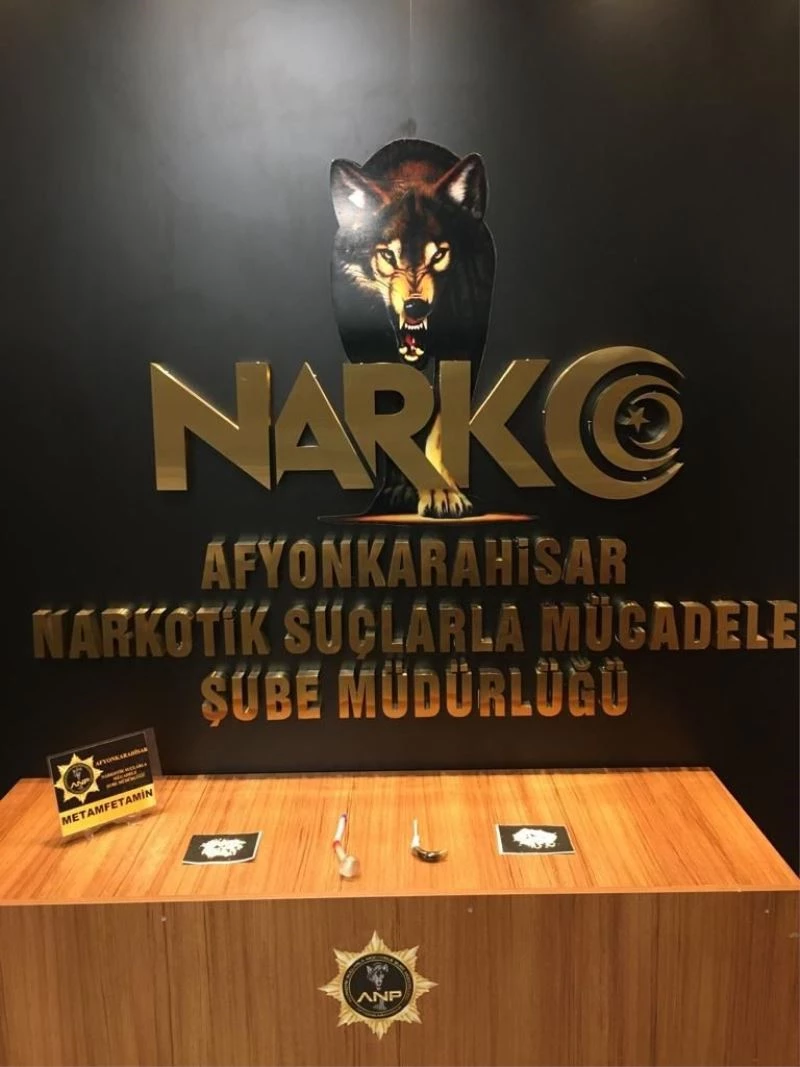 Polis, uyuşturucu alışverişini suçüstü yaptı
