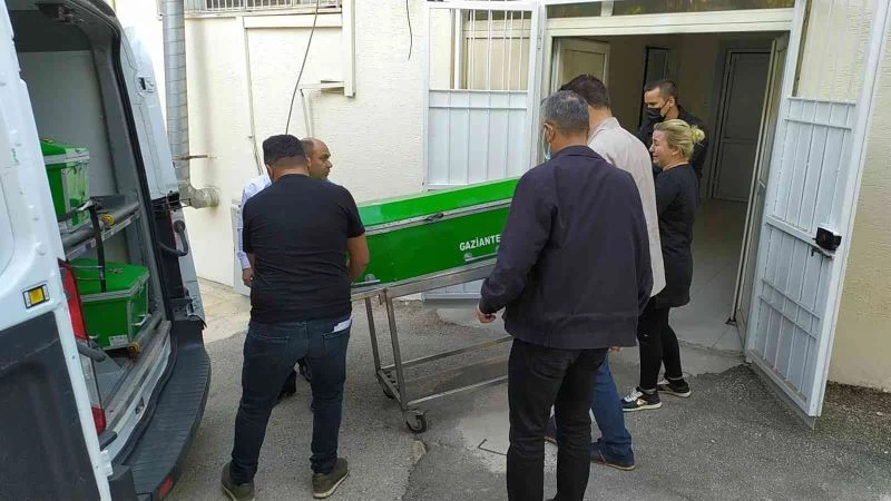 Eşinin döverek komalık ettiği 20 günlük anne hayatını kaybetti
