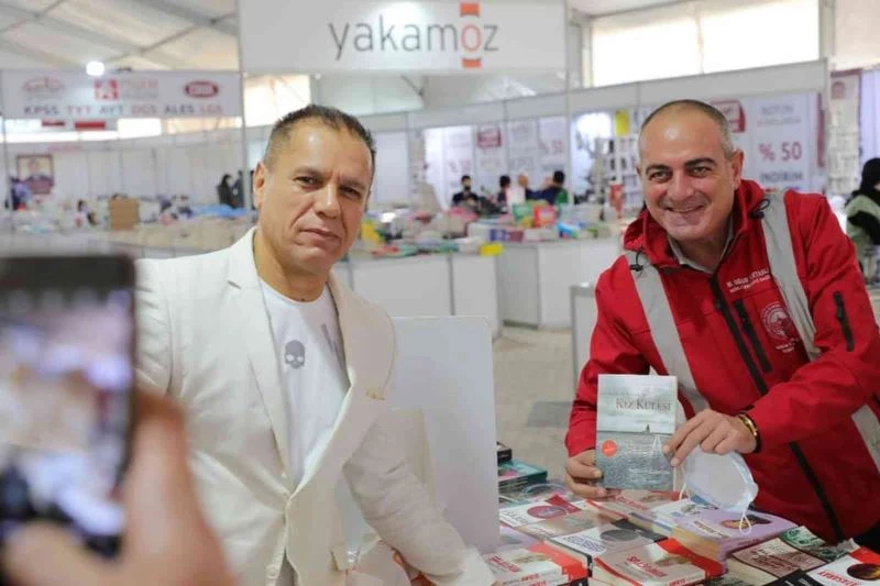 Başkan Sertaslan Kitap Fuarı’nı ziyaret etti
