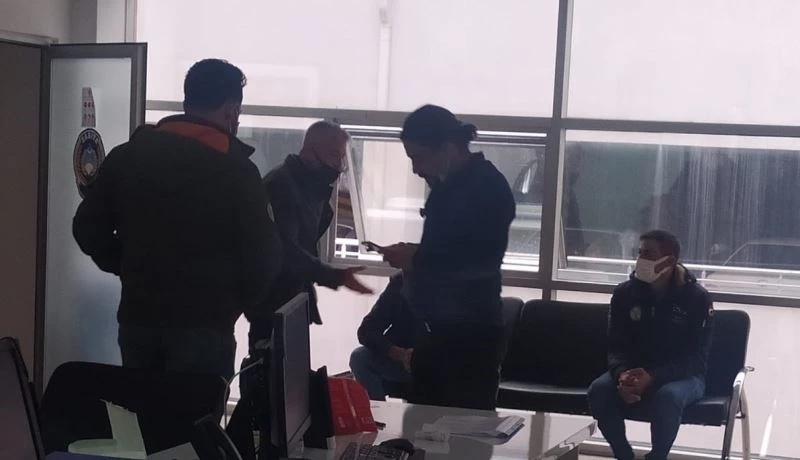  Kiralıkları son model arabayla dilenmeye geldiler
