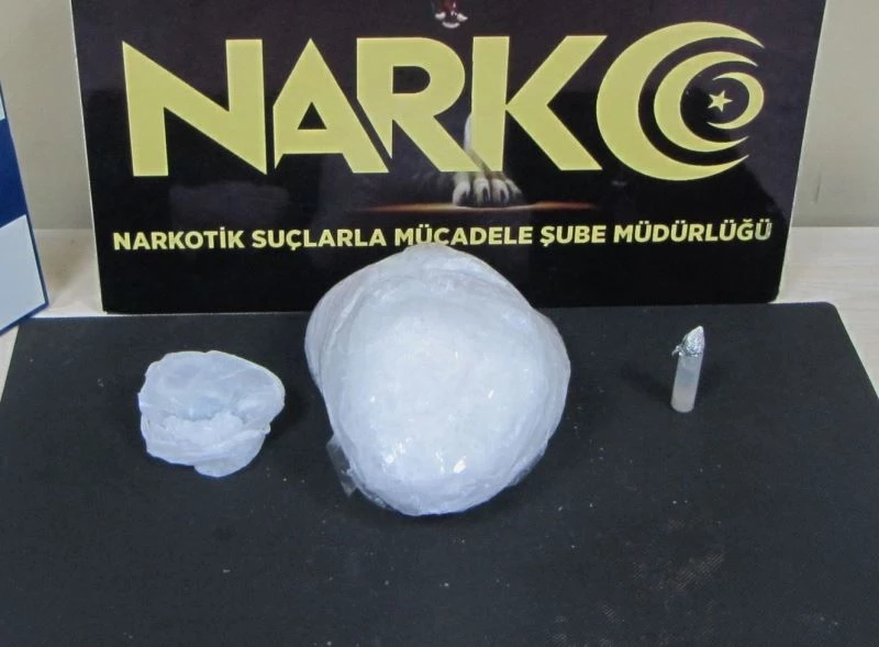 Şüphe üzerine durdurulan şahıslardan 50 gram uyuşturucu çıktı
