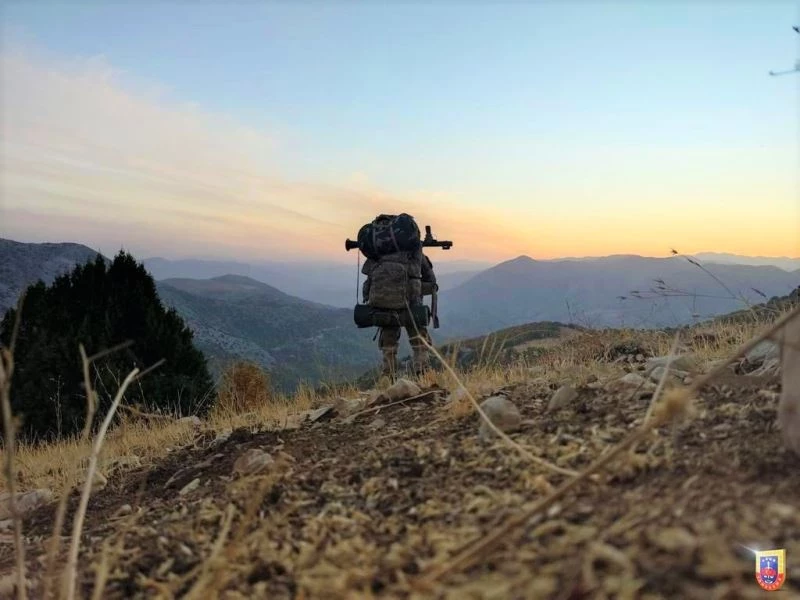 “Bir dağın sırtında dağ varmış gibi”
