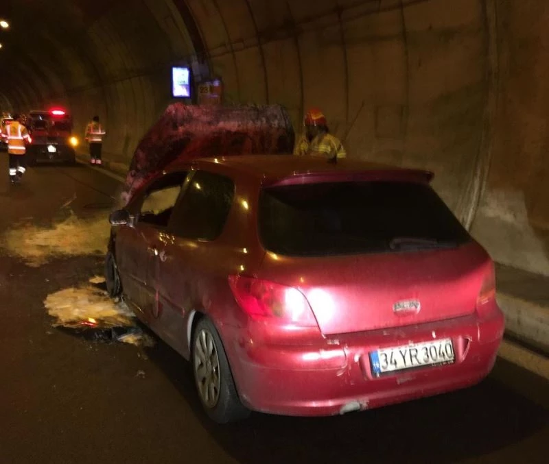 Tünelin içinde otomobil yandı
