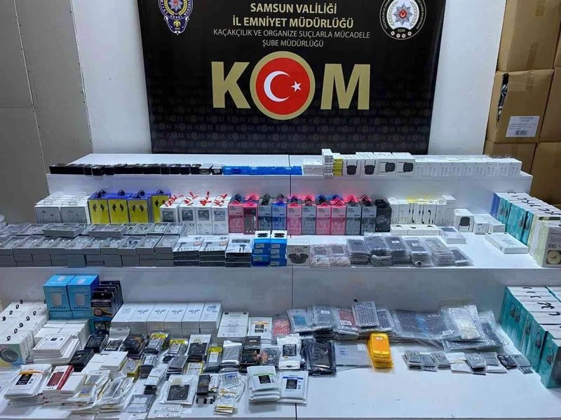 Samsun’da 925 kaçak telefon aksesuarına el konuldu
