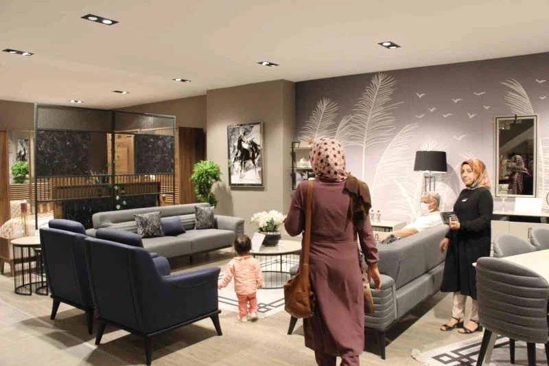 Pandemiye rağmen üçüncü mobilya mağazasını açıyor
