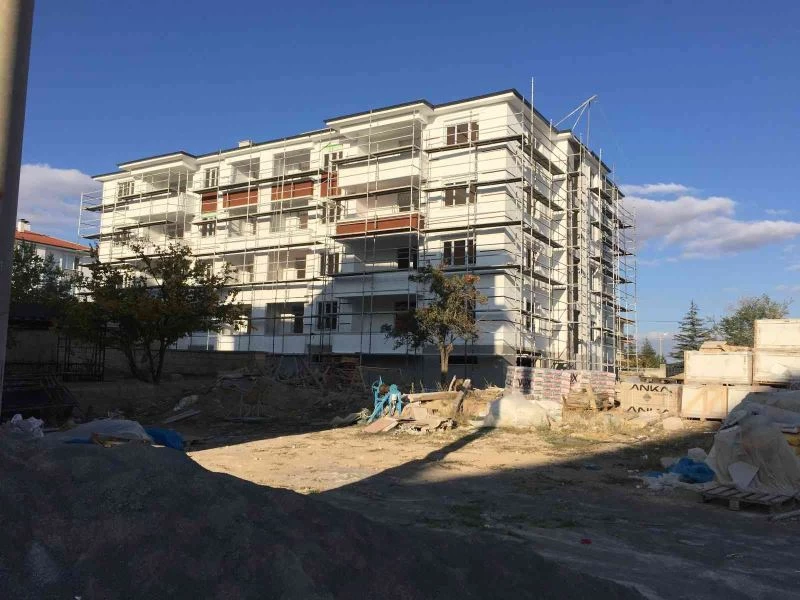 İskeleden düşen işçi hastanelik oldu
