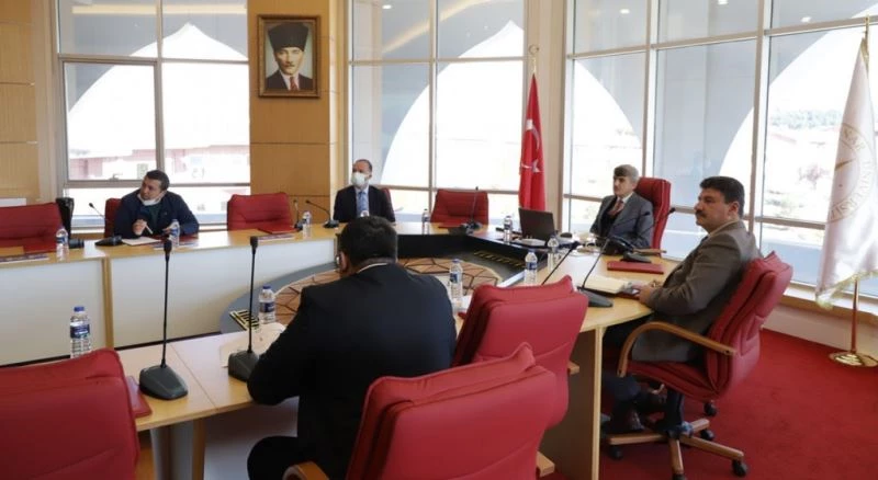 Rektör Uysal: “Eğitimden kazandığımızı araştırmaya harcıyoruz”
