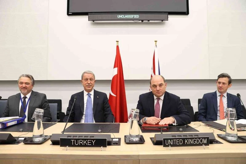 Milli Savunma Bakanı Akar, İngiltere Savunma Bakanı Wallace ile görüştü
