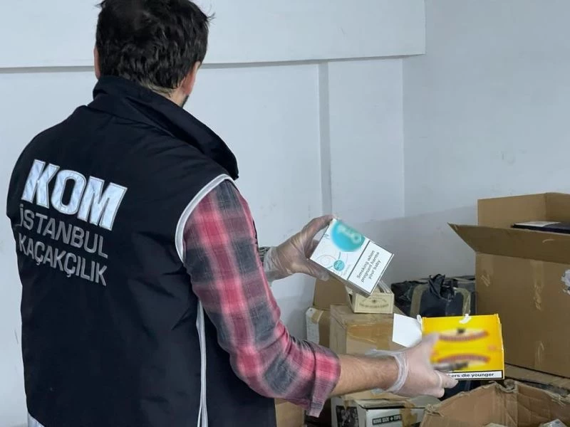 İstanbul’da kaçak sigara ve puro operasyonunda 2 şüpheli gözaltına alındı
