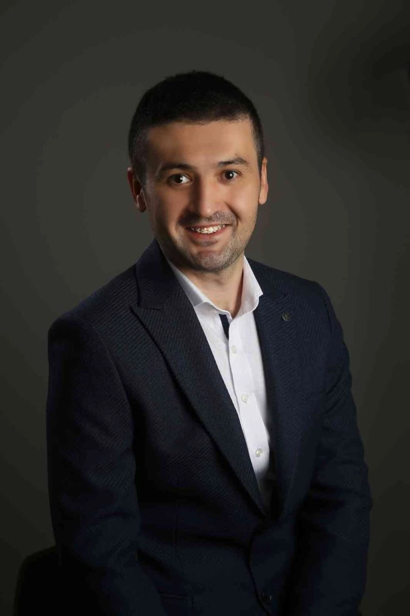 AÜ öğretim üyesi Şuayip Yüzbaşı, ’Yılın Bilim İnsanı’ ödülünü aldı
