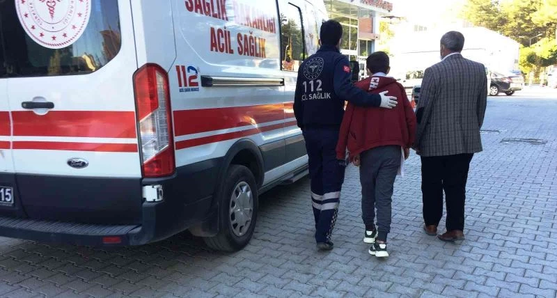 Koluna havalı zımba teli giren çocuk hastanelik oldu
