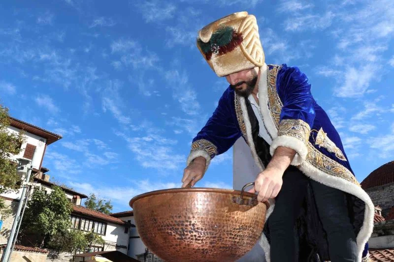 Temsili ’Cinci Hoca’dan macun almak için uğraştılar
