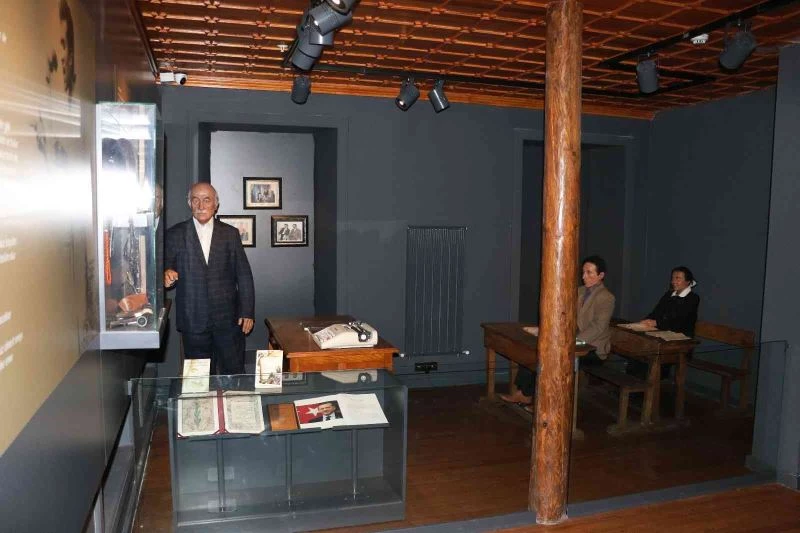 Şair ve yazarların anısı balmumu heykellerle yaşatılıyor
