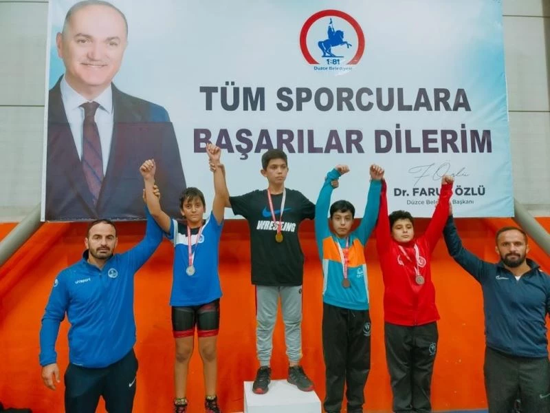 Kağıtsporlu güreşçilerden 34 madalya
