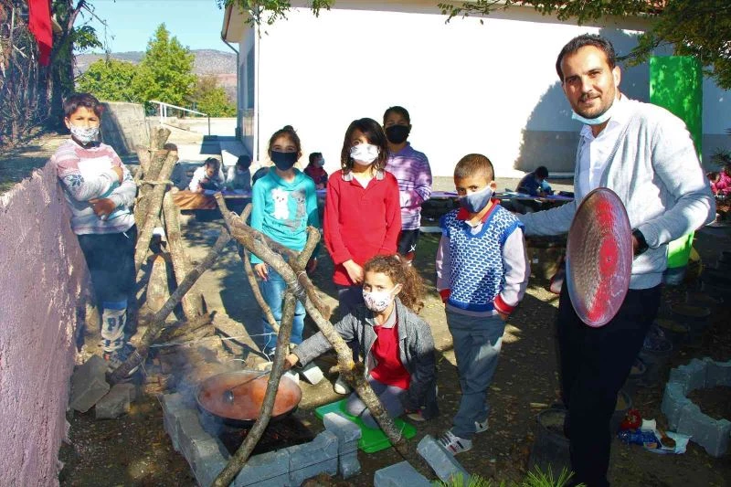 ‘Doğa sınıfı’nda çorbalar Murat öğretmenden

