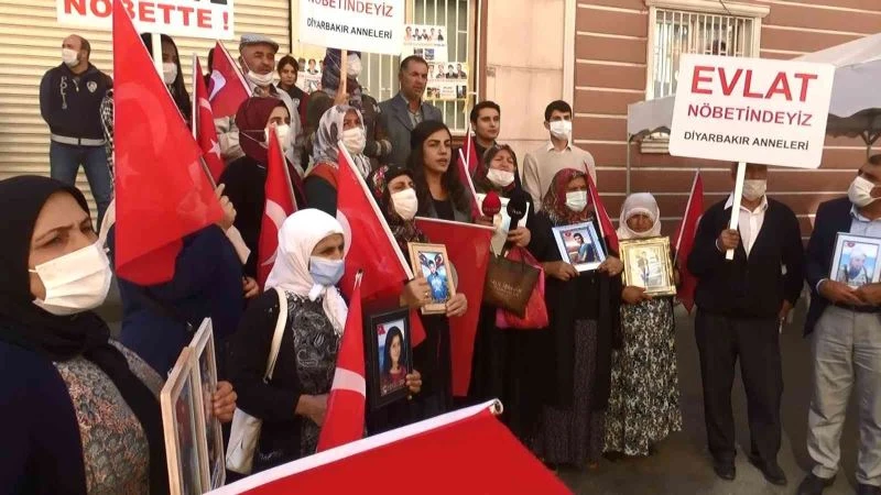 TGB’li gençler evlat nöbetindeki ailelerle buluştu
