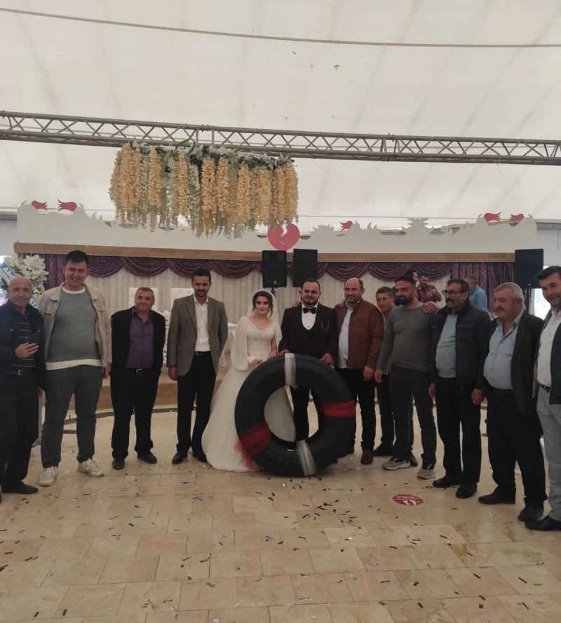 Dünya evine giren tır şoförüne arkadaşlarından ilginç takı
