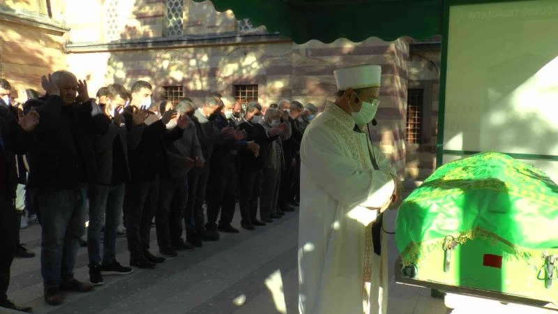 Teneffüste kalp krizi geçiren öğrenci toprağa verildi
