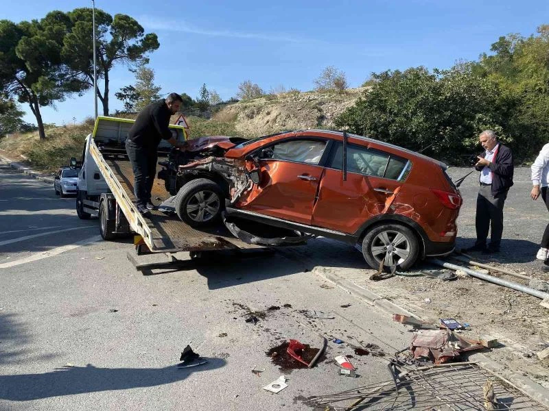 Avcılar’da düz yolda bahçe duvarına çarpan araç takla attı: 1 yaralı
