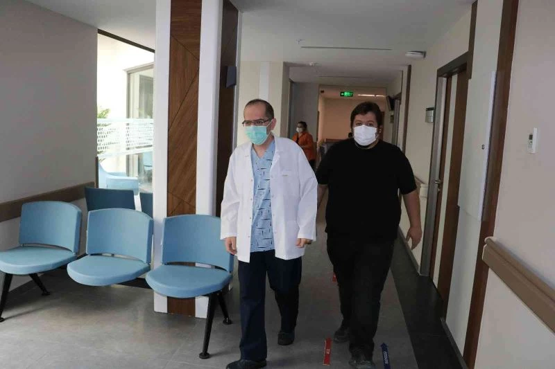 Midesine yerleştirilen balon sayesinde zayıflıyor
