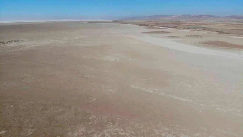 Tuz Gölü küçülmeye devam ediyor
