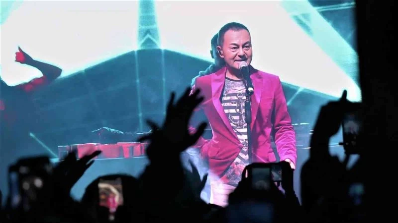 Serdar Ortaç konseri sonrası yumruklar havada uçuştu
