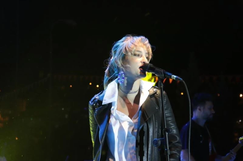 Güliz Ayla ve Mustafa Ceceli, Hatay’da konser verdi