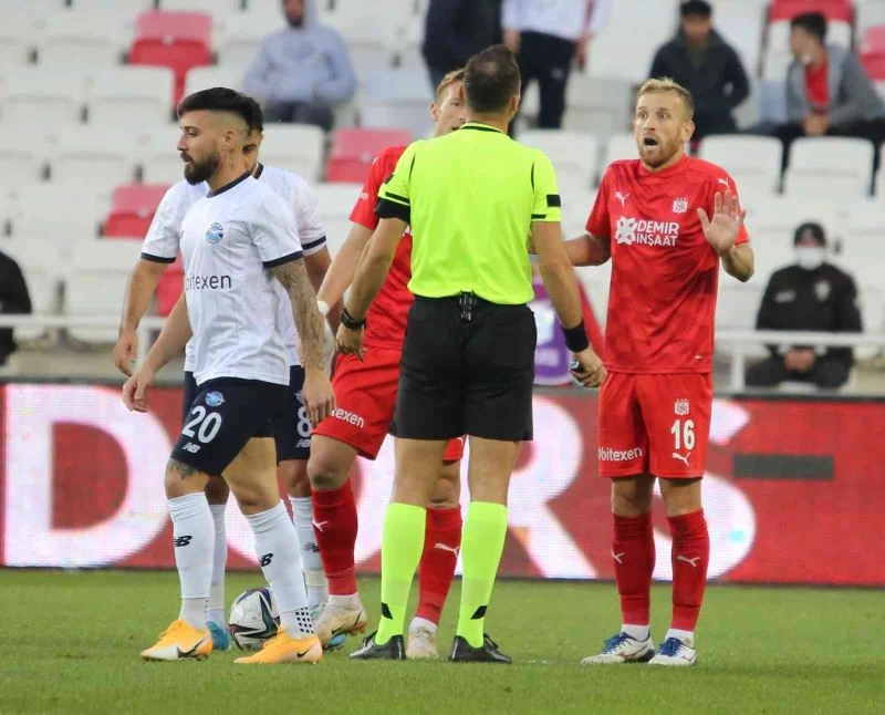 Sivasspor’da Pedro Henrique kırmızı kart gördü!
