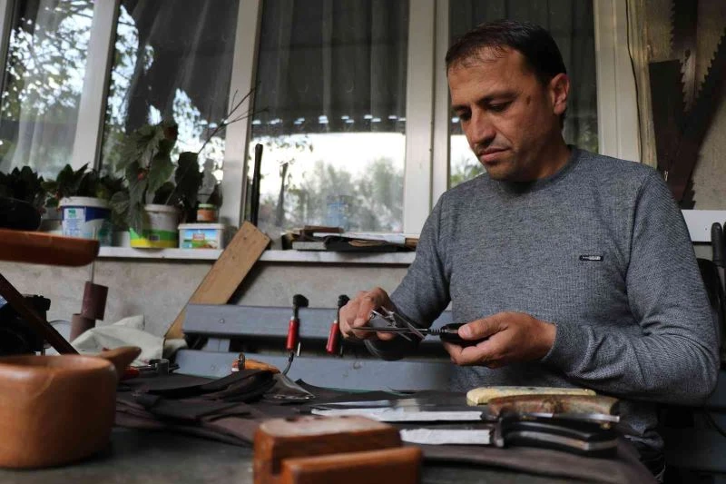 Protezinin bakımı için yardım istedi
