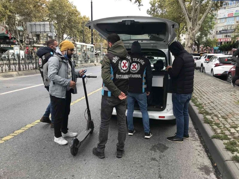 Fatih’te elektrikli scooterlara yönelik denetim
