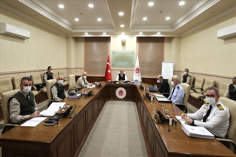 Millî Savunma Bakanı Hulusi Akar, video telekonferans yöntemiyle toplantı yaptı
