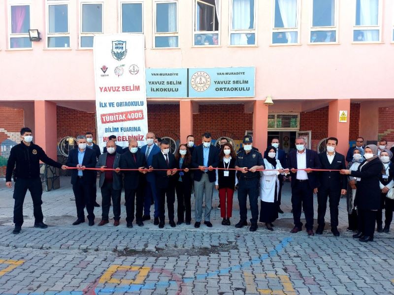 Muradiye’de ‘4006 TÜBİTAK Bilim Fuarı’ açıldı
