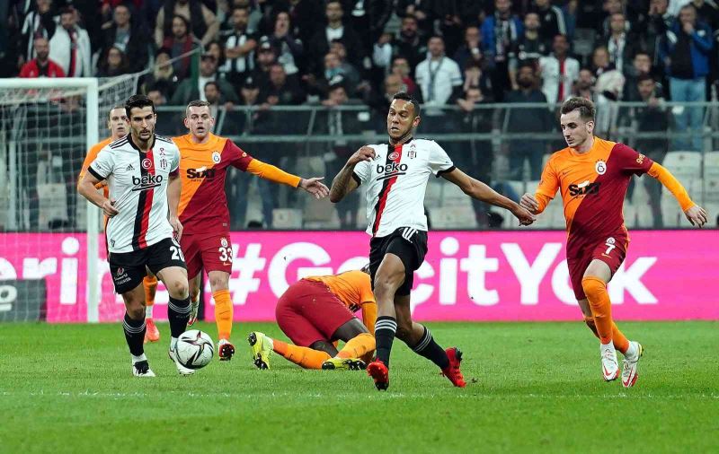 Süper Lig: Beşiktaş: 1 - Galatasaray: 1 (İlk yarı)