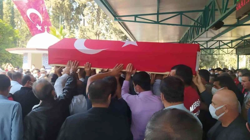 Tırın kupasının altında kalan itfaiye eri kurtarılamadı
