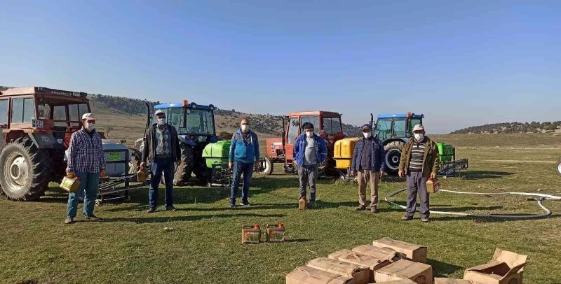 Kütahya’daki meralarda gübreleme çalışması
