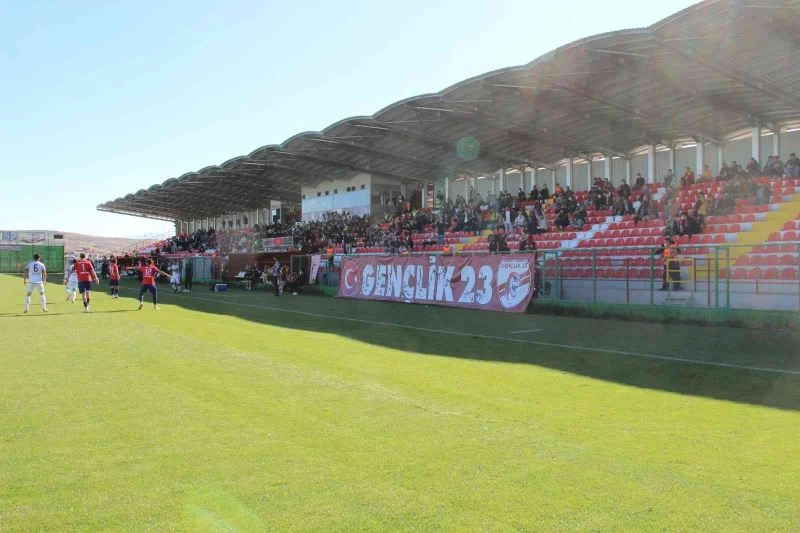 Elazığspor - Kahta 02 Spor maçını 600 biletli seyirci izledi
