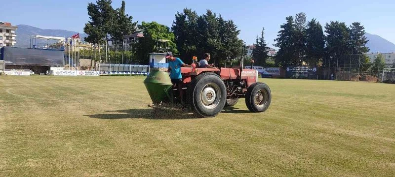 Alanya’da çim sahalara kışlık bakım
