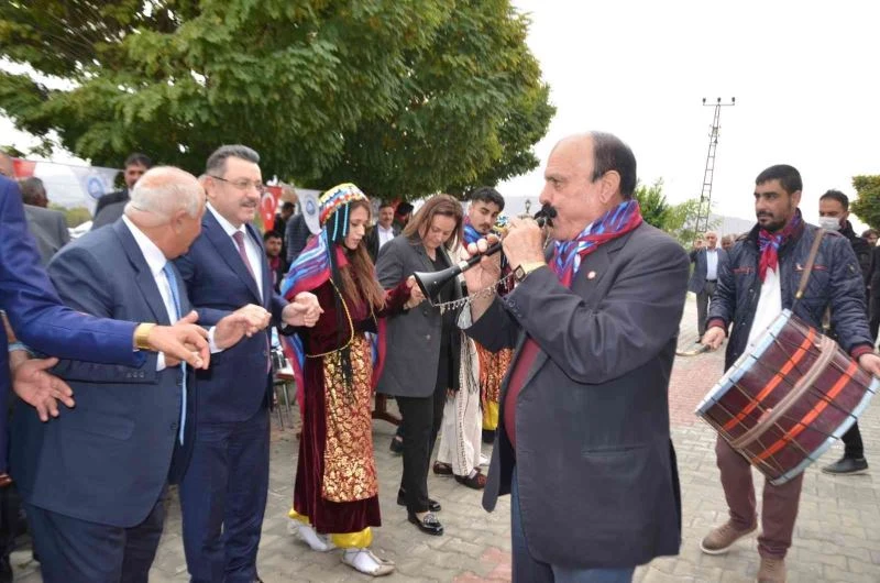 Muş’ta kardeş şehre horon ve davul zurnalı karşılama
