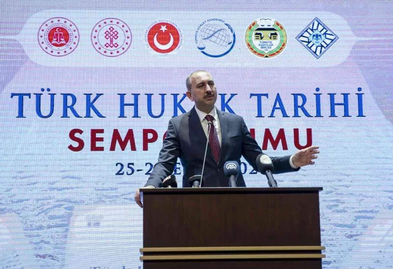 Adalet Bakanı Gül: “Hukuk tarihi, bugünün hukuk inşasında olduğu kadar genel olarak hukukun anlaşılmasında en büyük araç, en önemli bilim dallarından birisidir”

