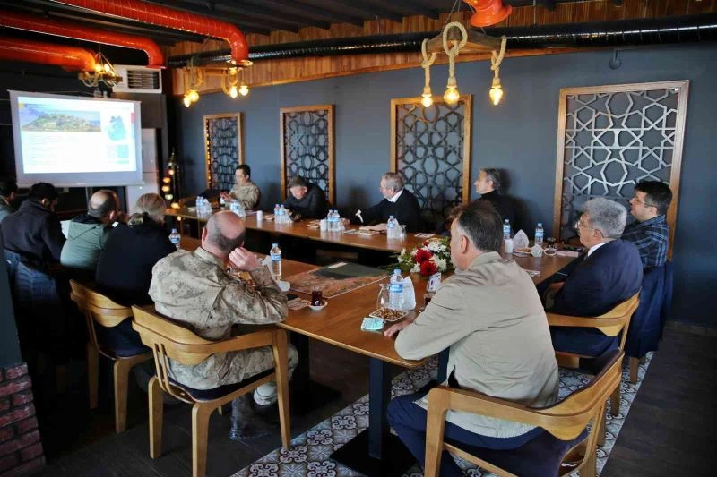 Vali Bilmez, büyükşehirin çalışmalarını gazeteci, güvenlik ve strateji uzmanlarına anlattı
