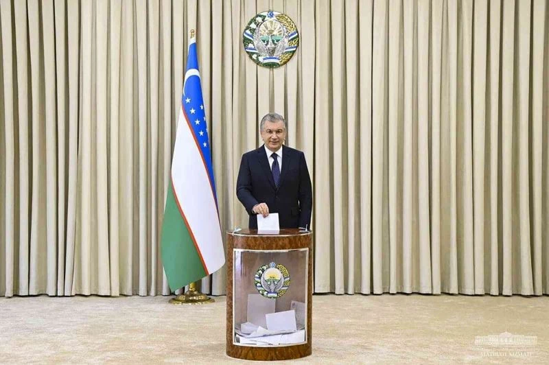 Özbekistan’da Mirziyoyev yeniden cumhurbaşkanı seçildi
