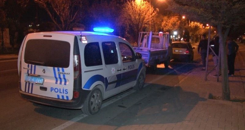 Hırsızlık şüphelisini 10 kilometre kovalayıp polise teslim ettiler
