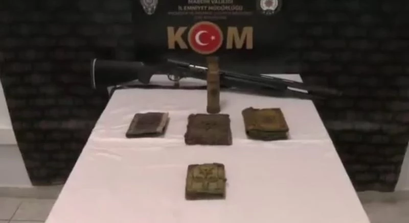 Mardin’de kaçakçılık operasyonunda altın işlemeli el yazması 5 Tevrat ele geçirildi
