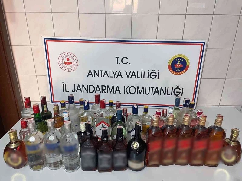 Çalıştıkları otelden 40 şişe alkol çaldılar, valizleri ele verdi
