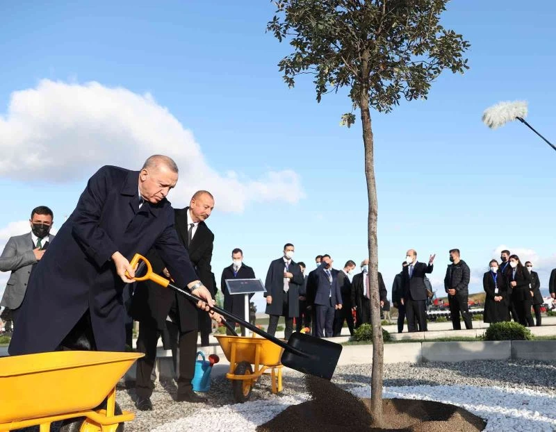Cumhurbaşkanı Erdoğan ve Aliyev, Zengilan’da Akıllı Tarım Kampüsü’nün temelini attı
