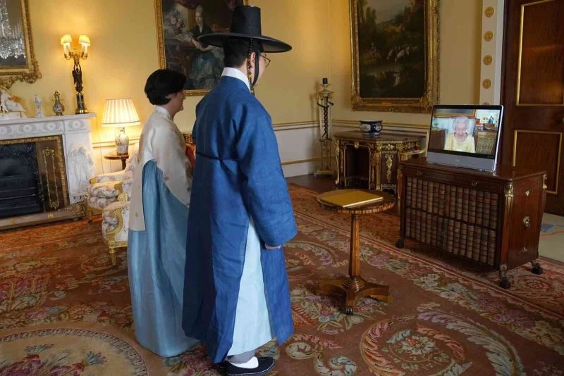 Kraliçe II. Elizabeth’in hastaneden çıktıktan sonraki ilk görüşmeleri
